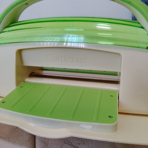 Cuttlebug DIe Cutter and Embosser - Picture 6 of 6
